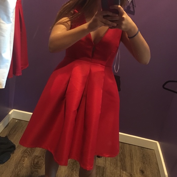 Red dress - Picture 2 of 3